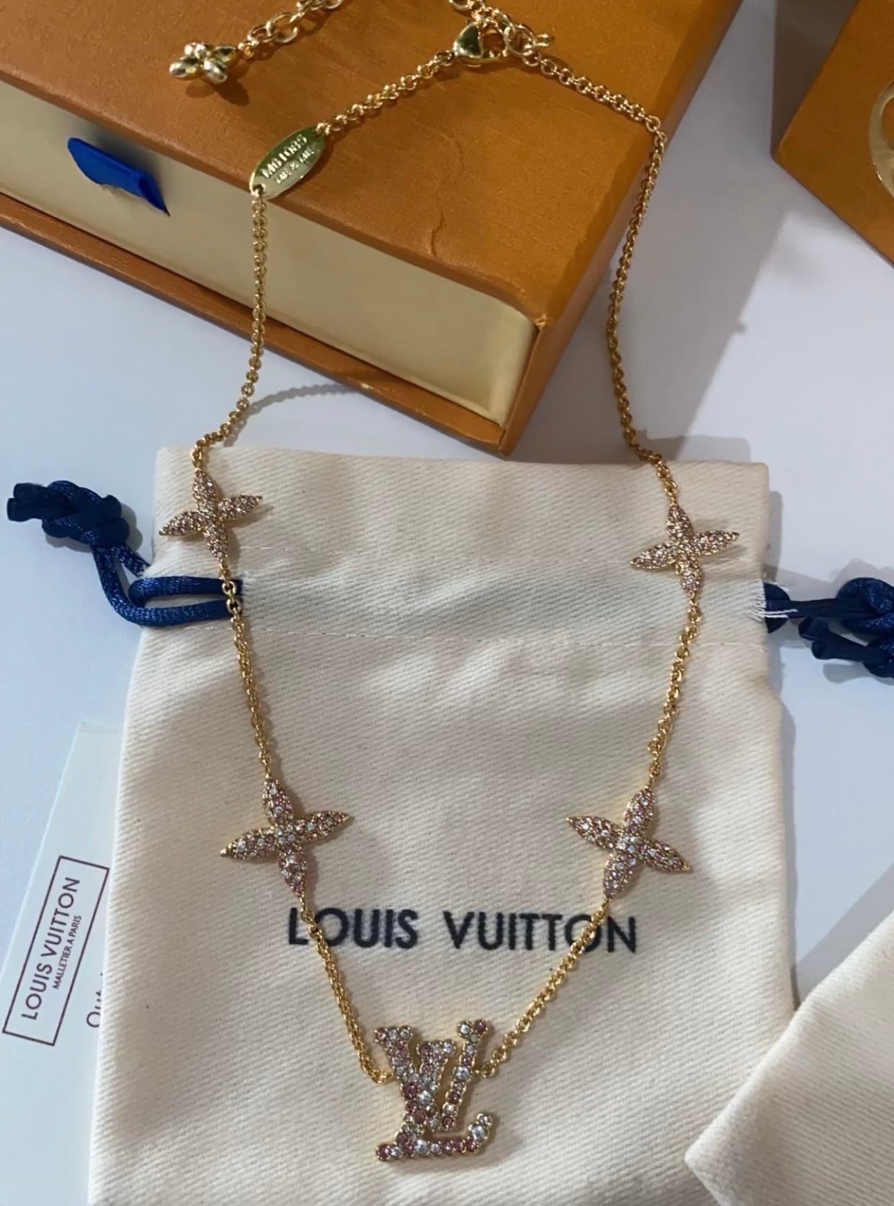 Collier Louis Vu*tton