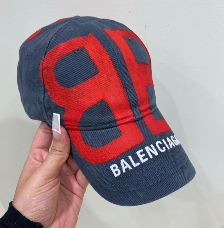 Cap B*lenciaga