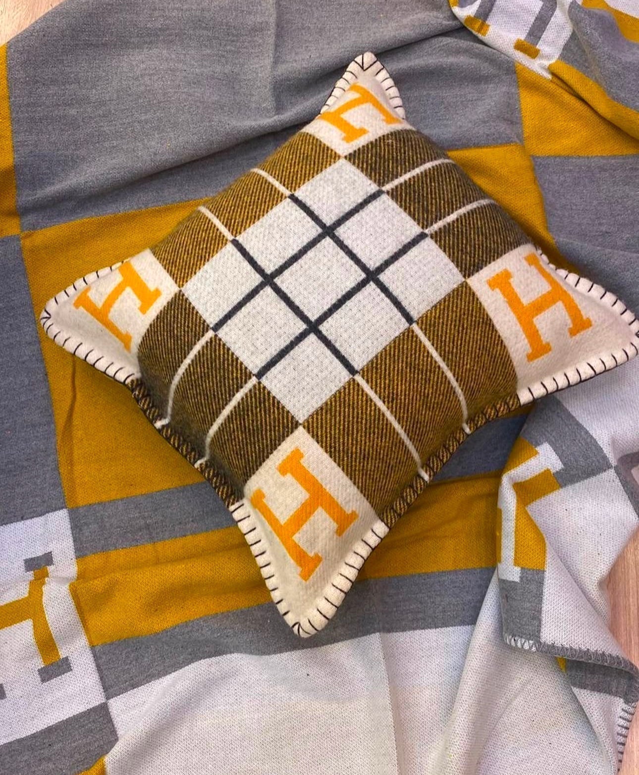 Ensemble plaid + coussin