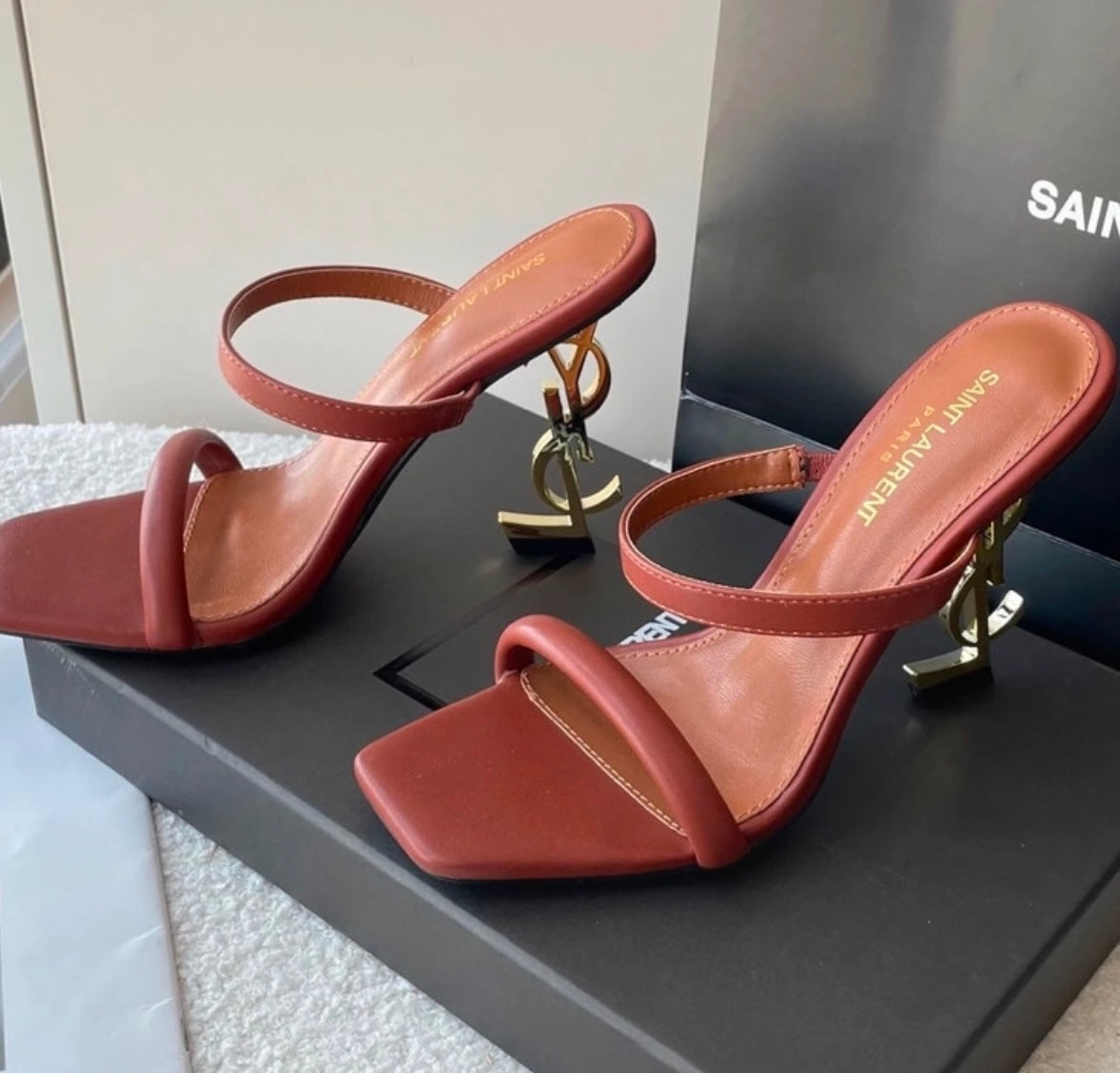 Sandales Saint L*urent