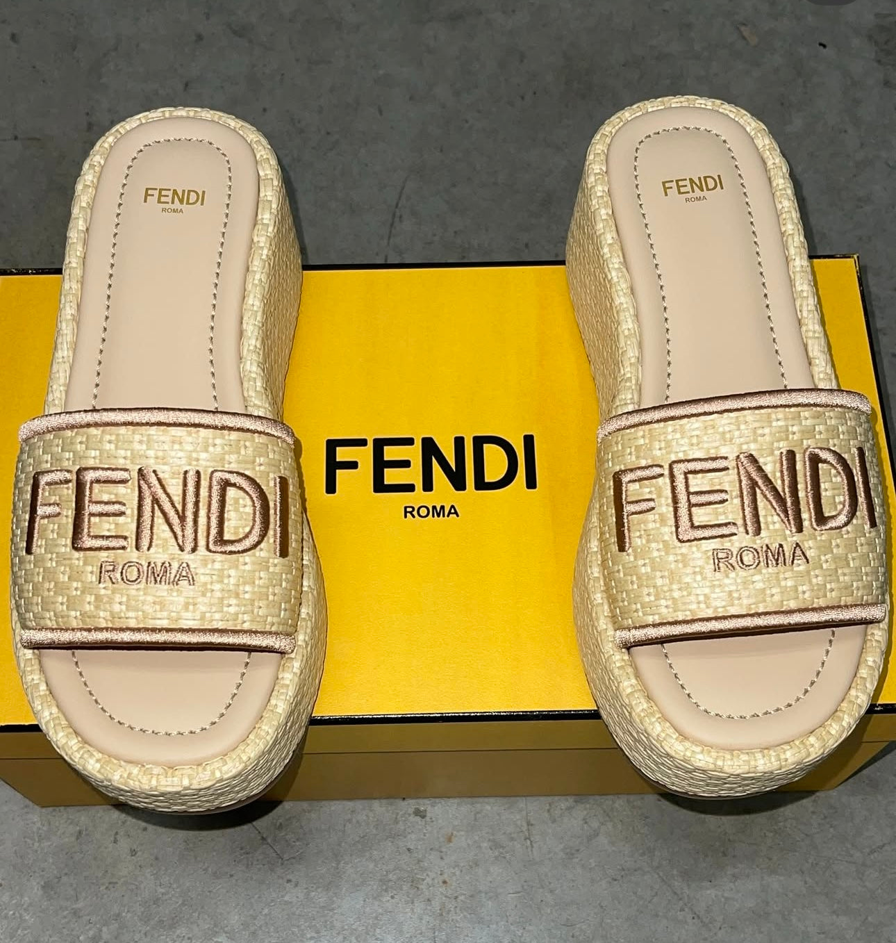 Sandales F*ndi