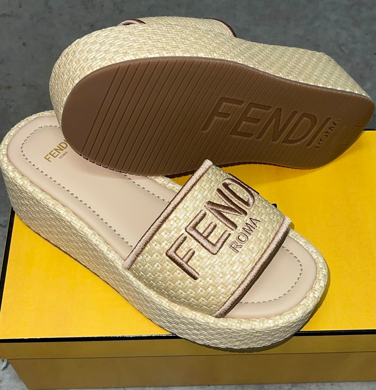 Sandales F*ndi