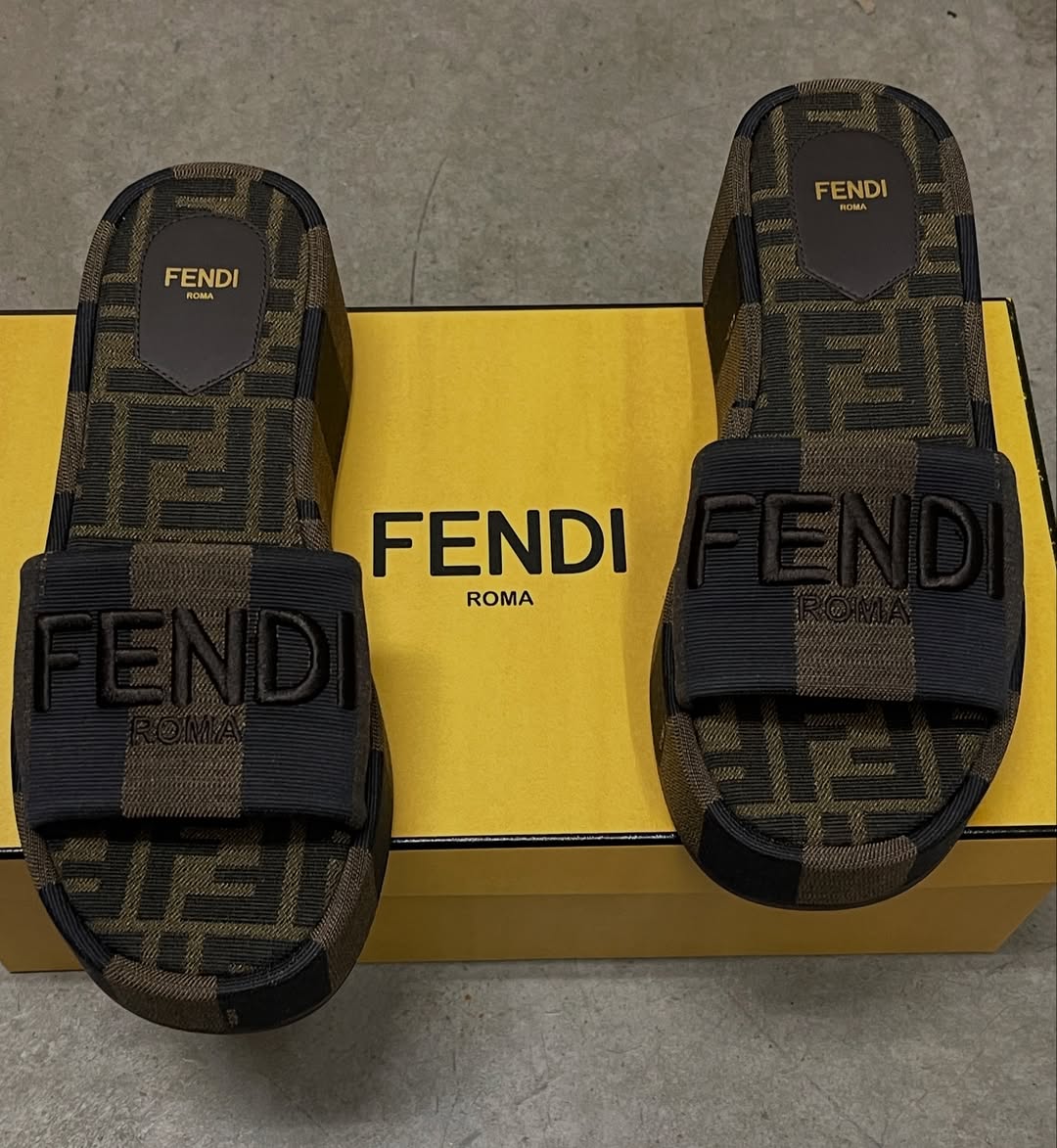 Sandales F*ndi