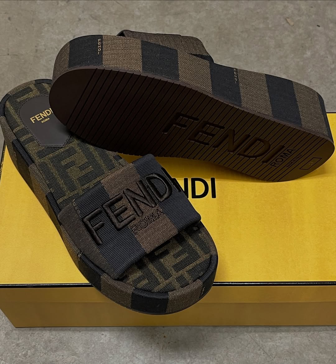 Sandales F*ndi