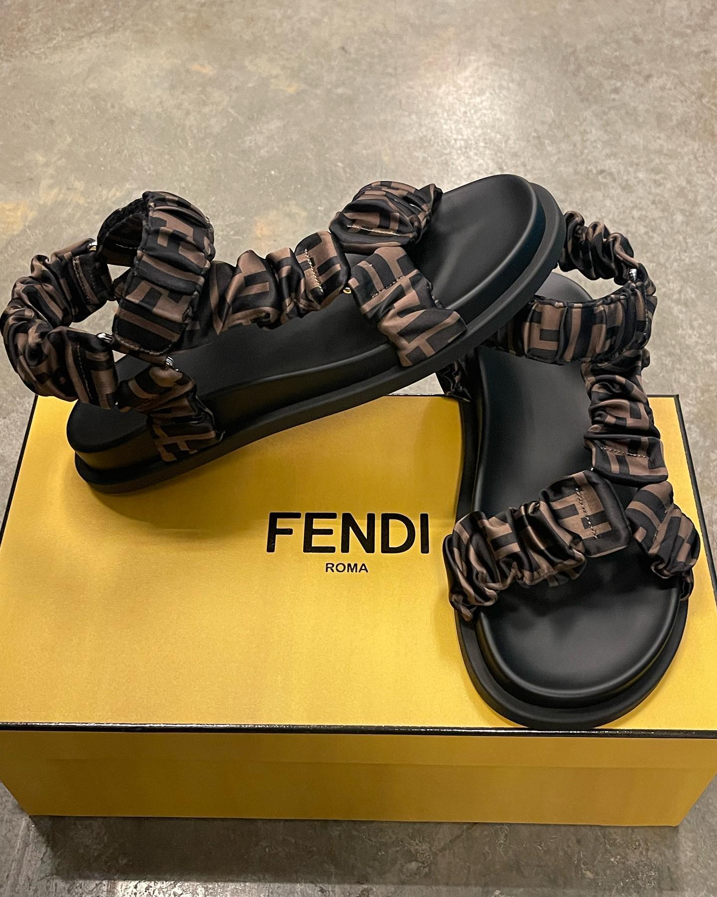 Sandales F*ndi