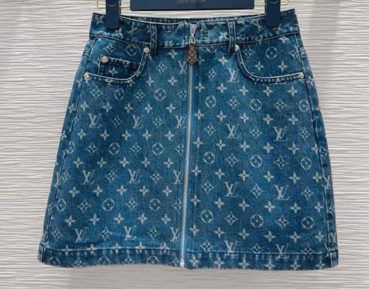 Top Louis Vuitt*n